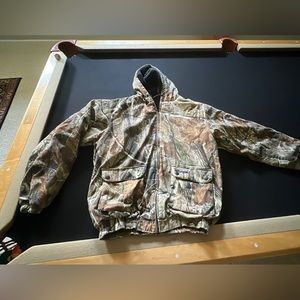 Real tree Hunting Camo Men’s Jacket size medium